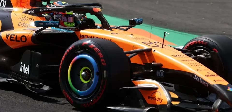 Coche de Fórmula 1 de McLaren en acción