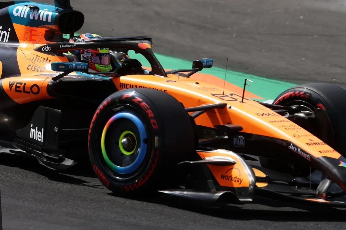 Coche de Fórmula 1 de McLaren en acción
