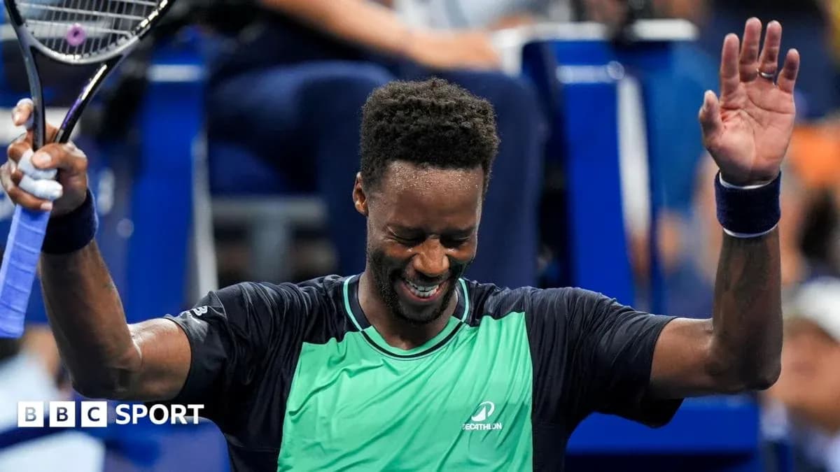 Jugador de tenis celebrando en la cancha