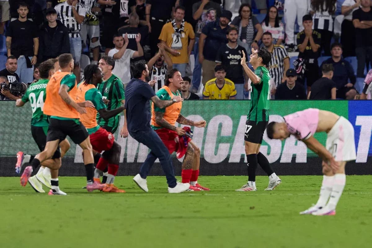 Jugadores de Sassuolo celebrando en el campo de juego