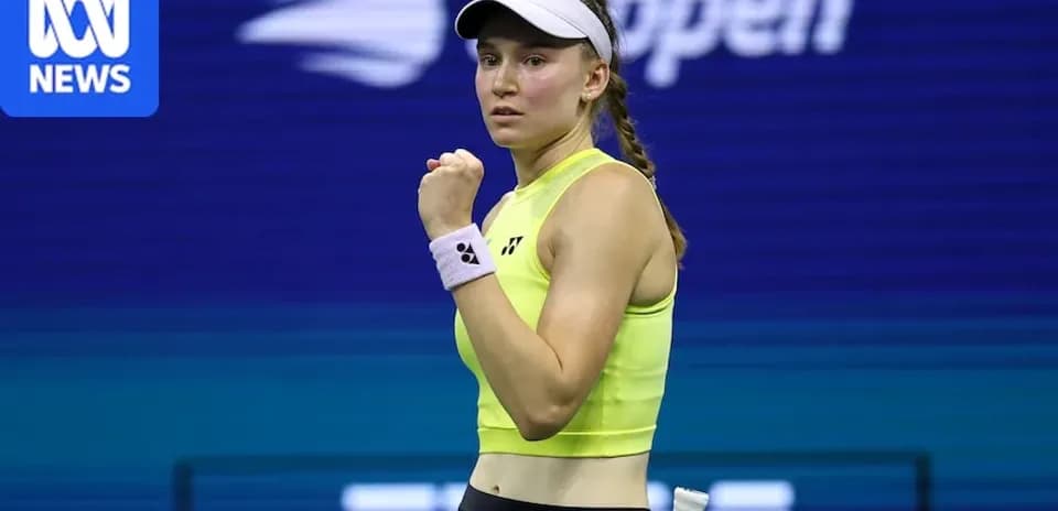 Jugadora de tenis celebrando durante un partido