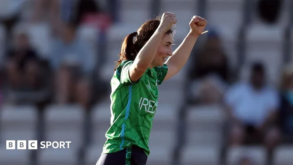 Jugadora de Irlanda celebra con los brazos levantados