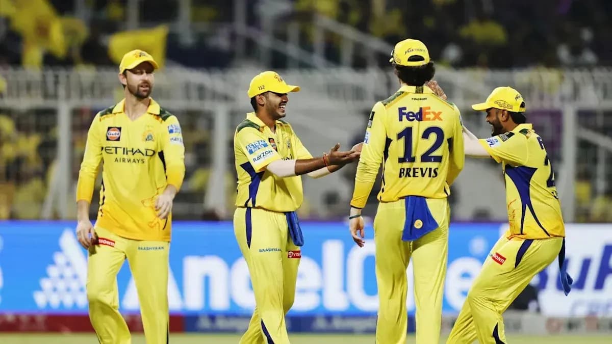 Jugadores de Chennai Super Kings celebrando una jugada