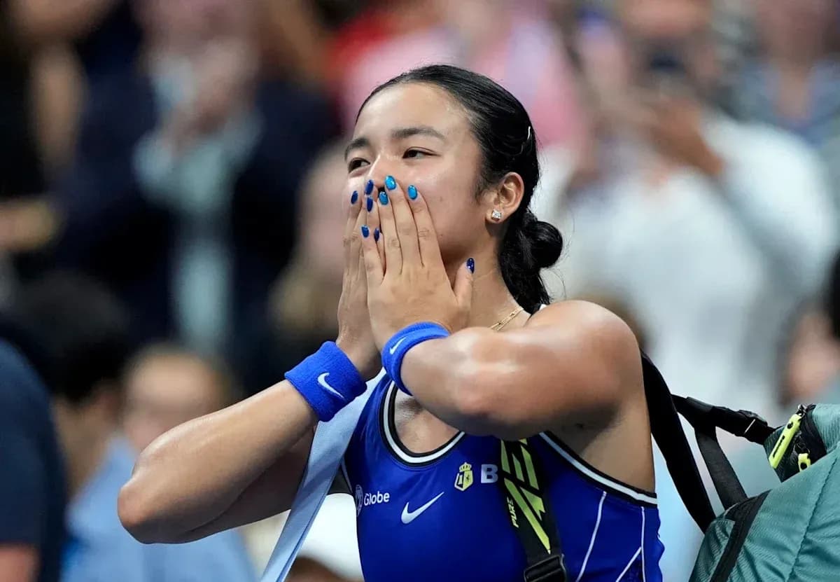 Jugadora de tenis celebrando tras el partido