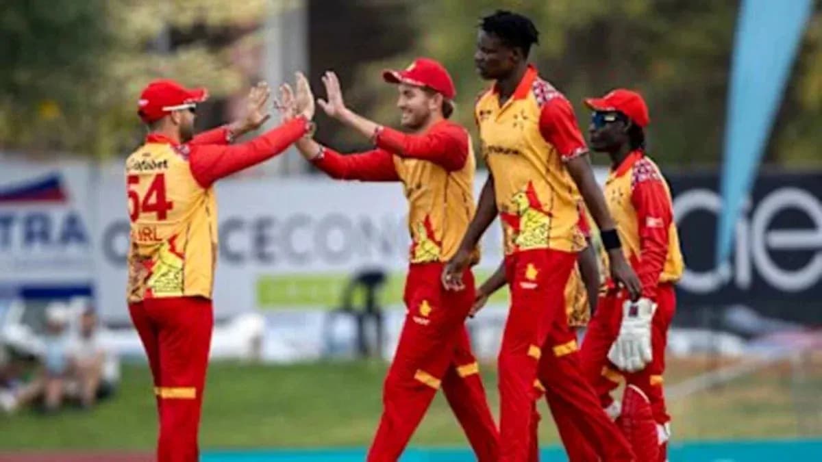 Jugadores de cricket celebrando un wicket durante el partido