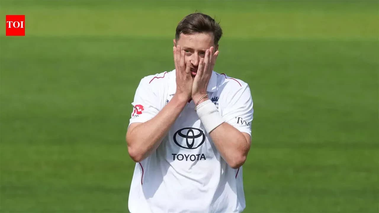 Jugador de cricket con las manos en la cara