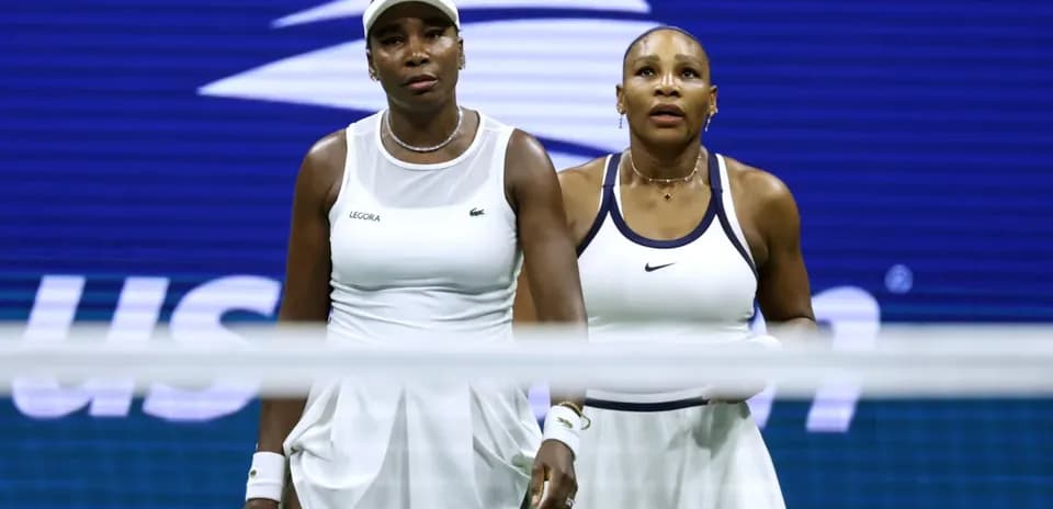 Venus y Serena Williams durante un partido de tenis