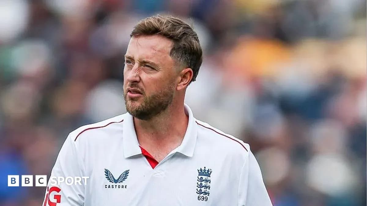 Jugador de cricket de Inglaterra en el campo