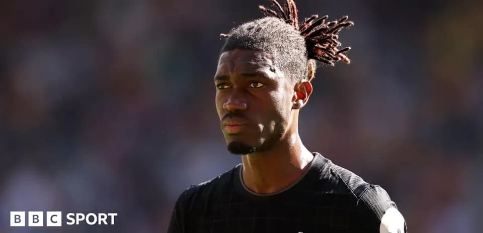 Jugador de Tottenham en el campo durante partido