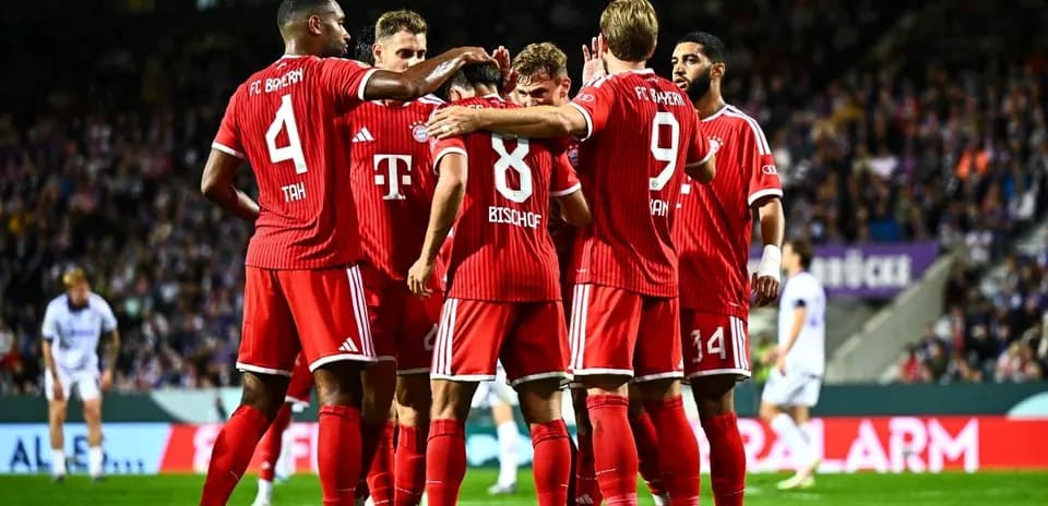 Jugadores del FC Bayern celebrando un gol en equipo
