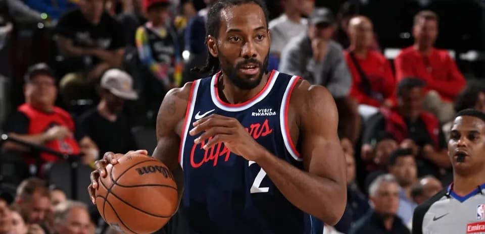 Kawhi Leonard dribbling the ball during a game