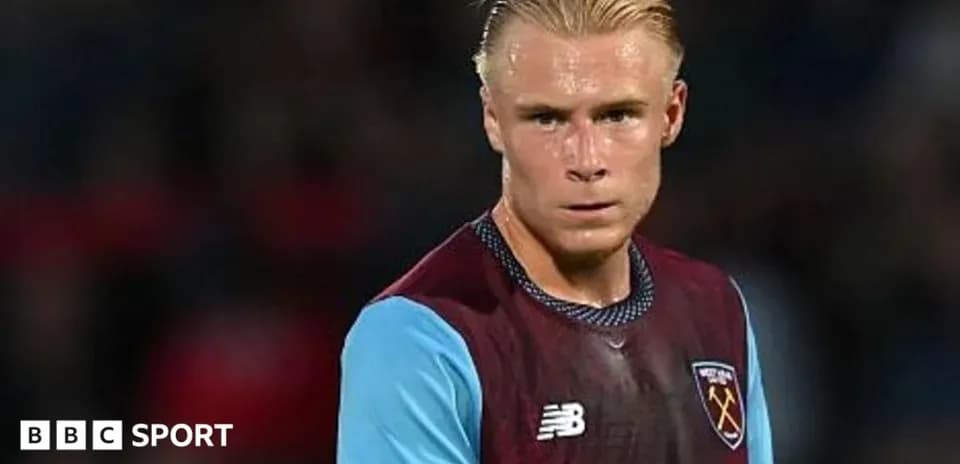 Jugador de West Ham en acción durante el partido