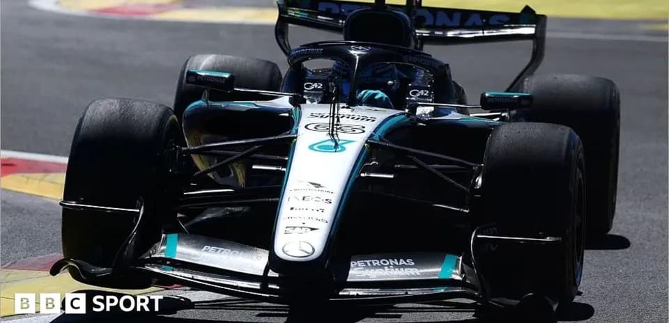 Coche de Fórmula 1 de Mercedes en pista