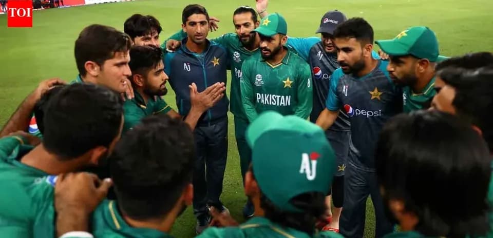 Jugadores de Pakistán en reunión durante el partido