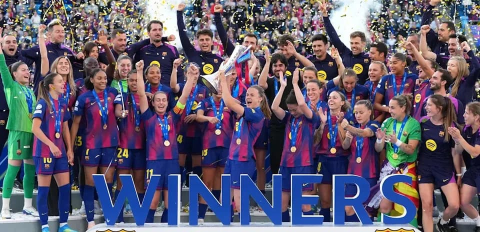 Equipo del FC Barcelona celebrando su victoria en 2026