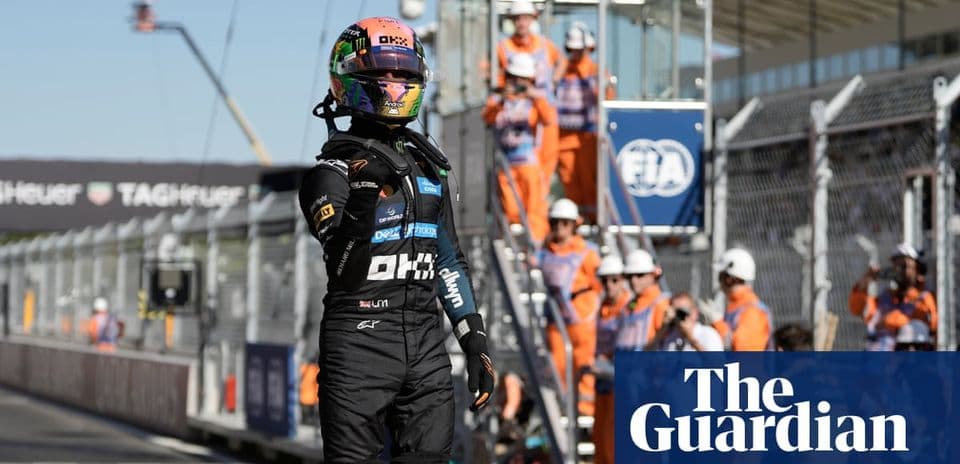 Piloto de Fórmula 1 en el circuito tras carrera