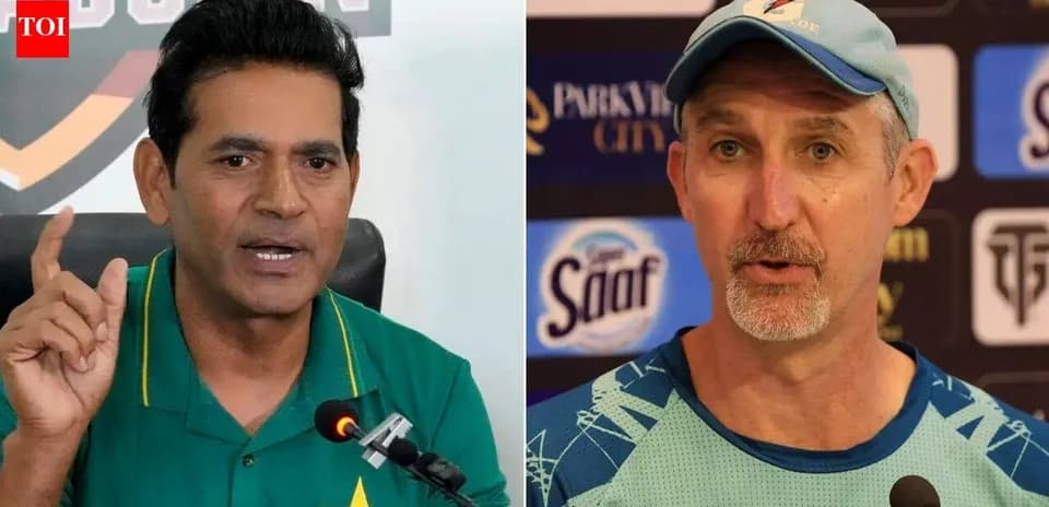 Entrenadores de cricket en conferencia de prensa