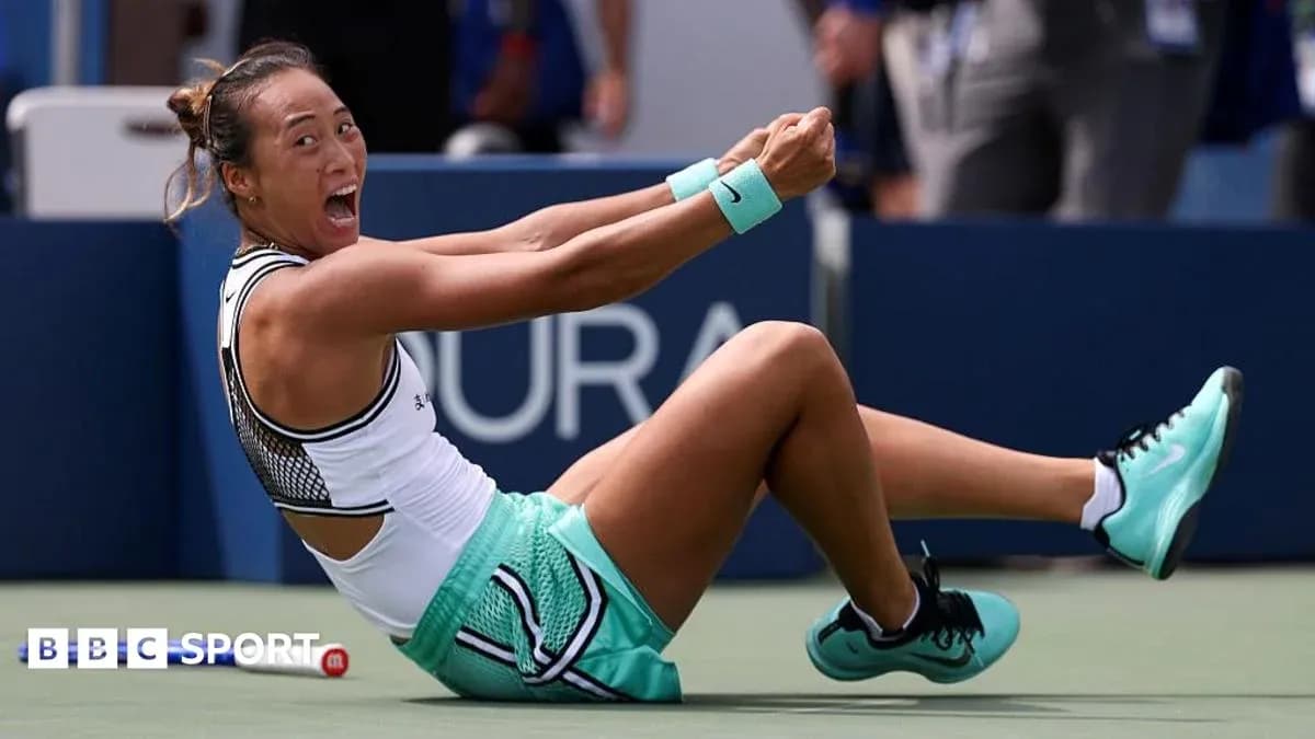 Jugadora de tenis celebrando en la cancha