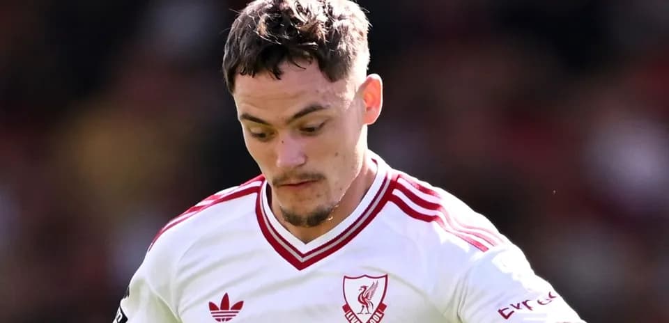 Jugador de Liverpool en acción durante un partido