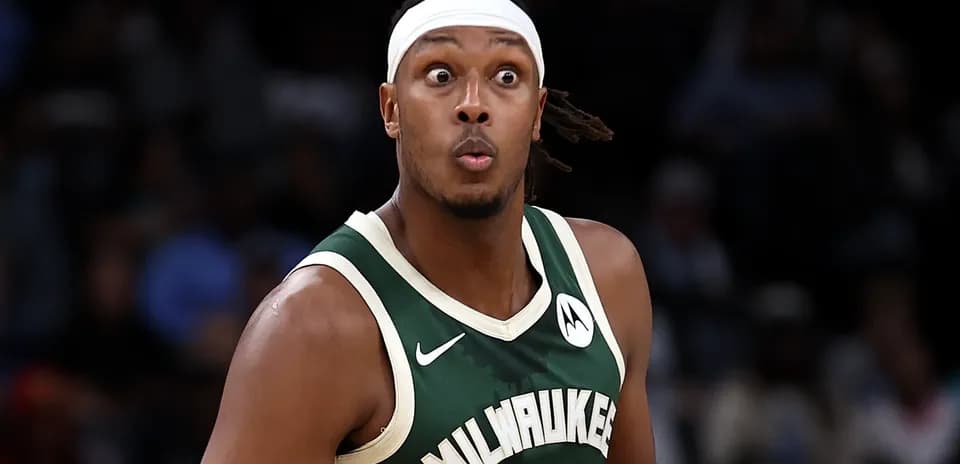 Jugador de Milwaukee Bucks en acción durante el partido