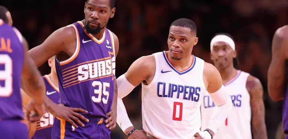 Jugadores de NBA en acción durante un partido