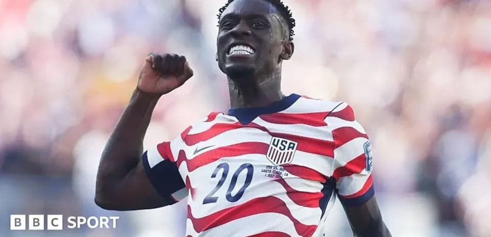 Jugador de Estados Unidos celebrando un gol