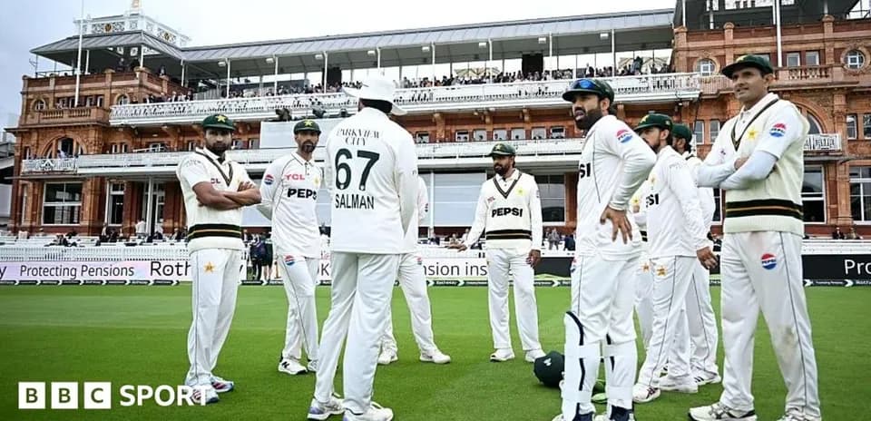 Jugadores de cricket de Pakistán en reunión en Lord's