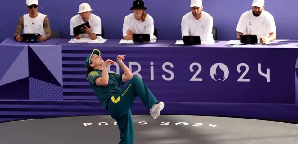 Atleta compitiendo en el evento de París 2024