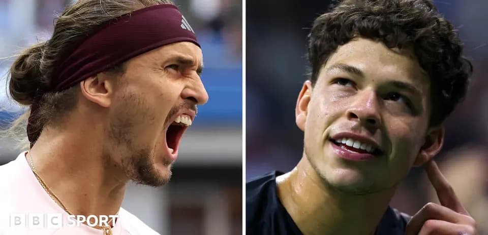 Jugadores de tenis durante un partido intenso