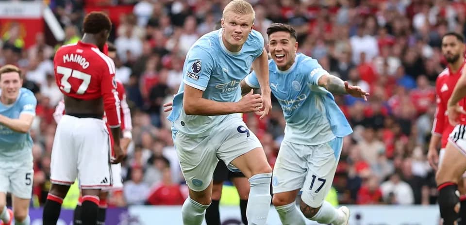 Jugadores de Manchester City celebrando un gol