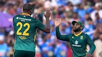 Jugadores de Sudáfrica celebrando un wicket