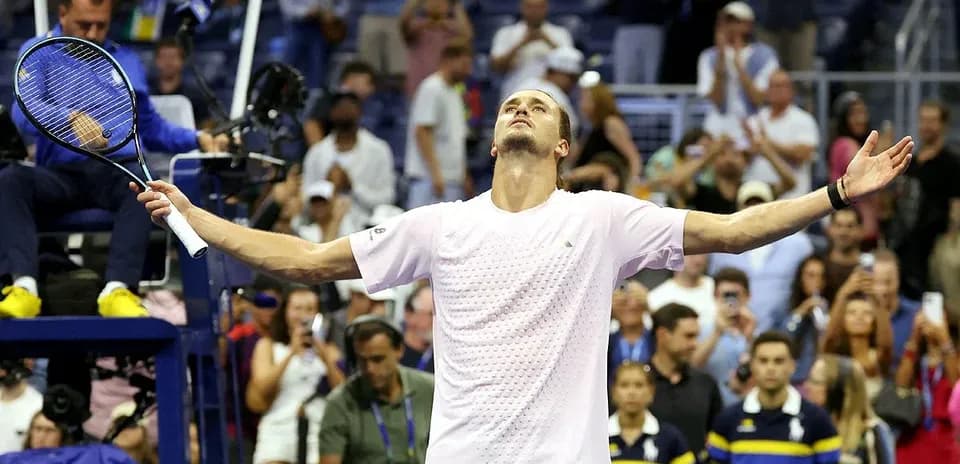 Jugador celebrando en el torneo de tenis