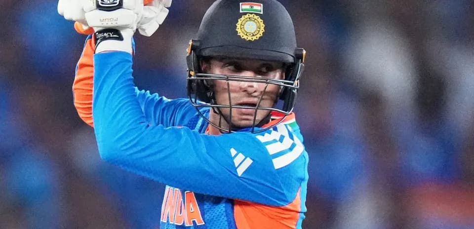 Jugador de cricket preparado para batear en partido