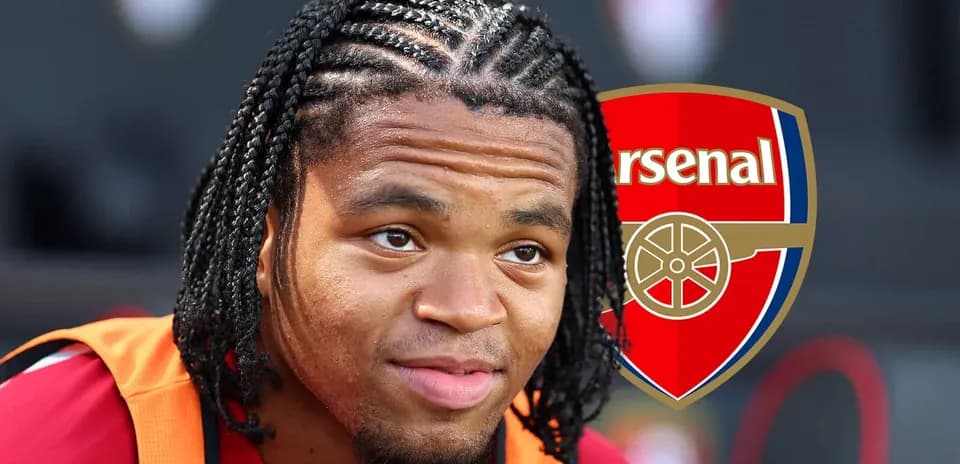 Jugador de Arsenal posando con peinado trenzado