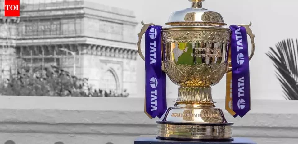 Trofeo de la IPL frente a la Puerta de la India