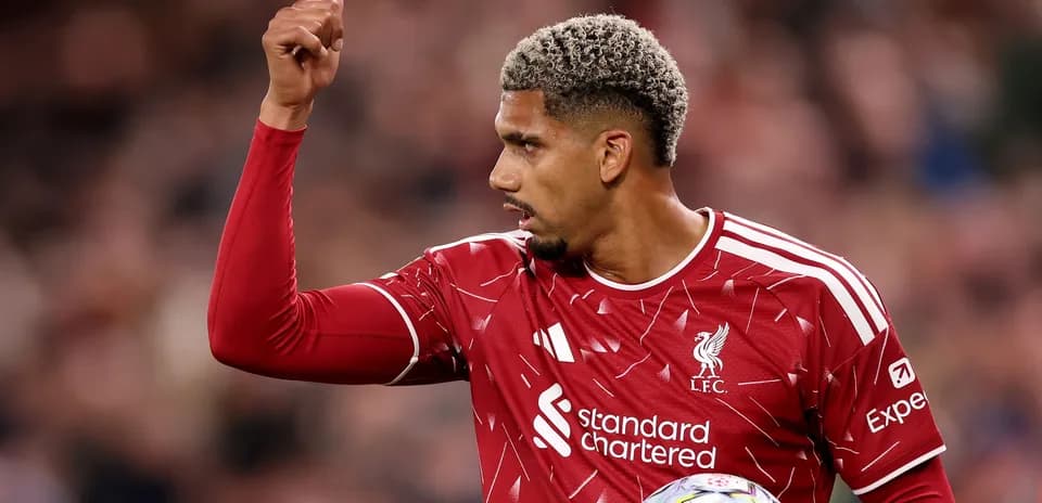 Jugador de Liverpool levantando el pulgar en partido