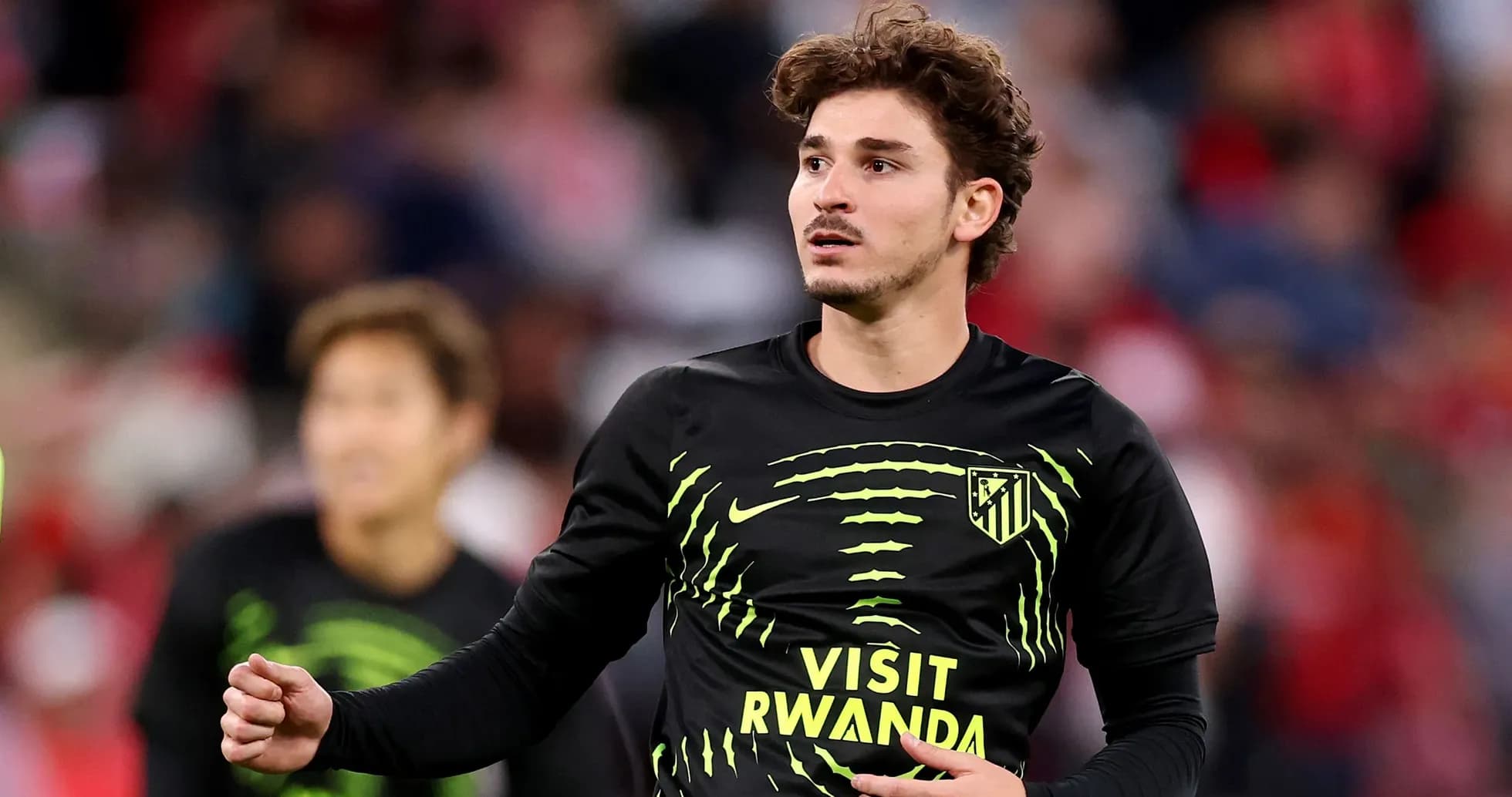 Jugador de Atlético de Madrid en calentamiento previo al partido