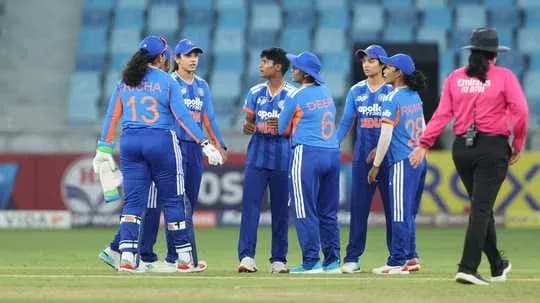 Jugadoras de cricket de India en reunión de equipo