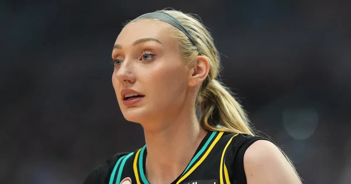 Jugadora de baloncesto en acción durante el partido