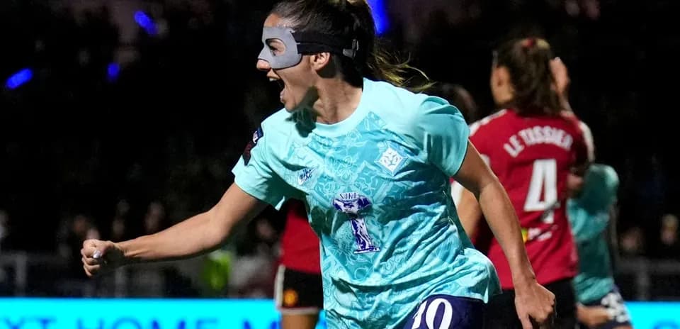 Jugadora celebrando un gol en partido de fútbol