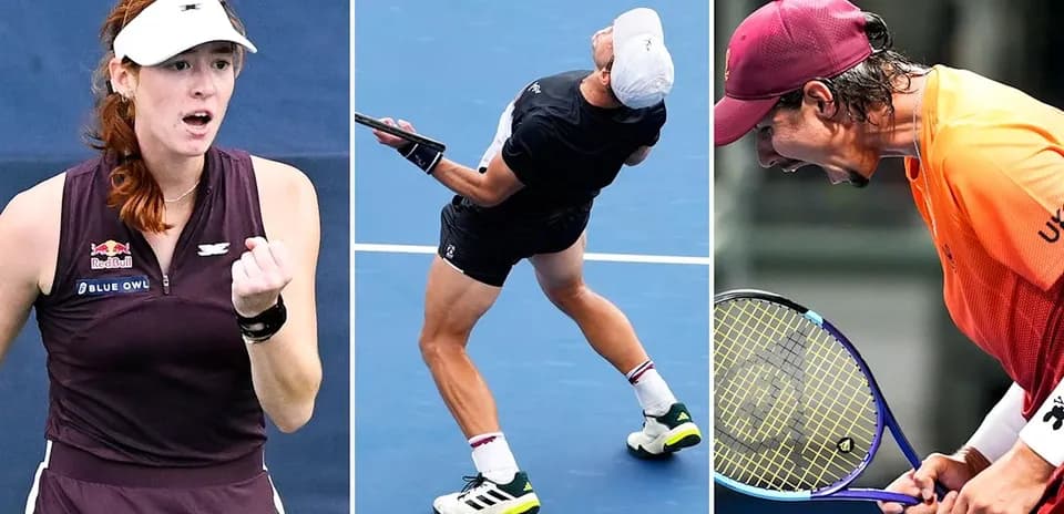Jugadores de tenis en acción durante un torneo