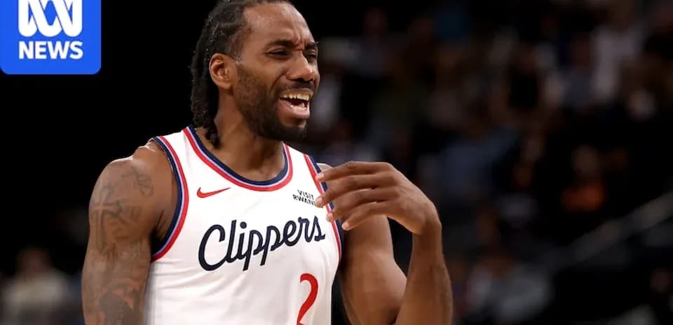 Kawhi Leonard jugando para los Clippers en la cancha