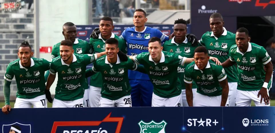 Equipo de Deportivo Cali posando para la foto oficial
