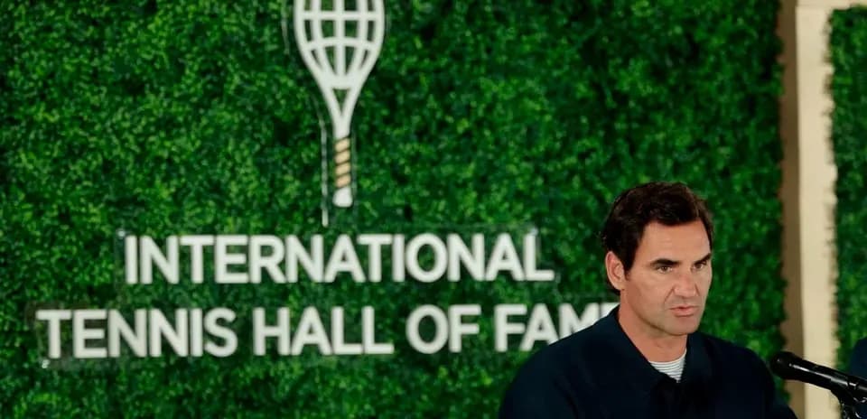 Roger Federer hablando en el Salón de la Fama del Tenis