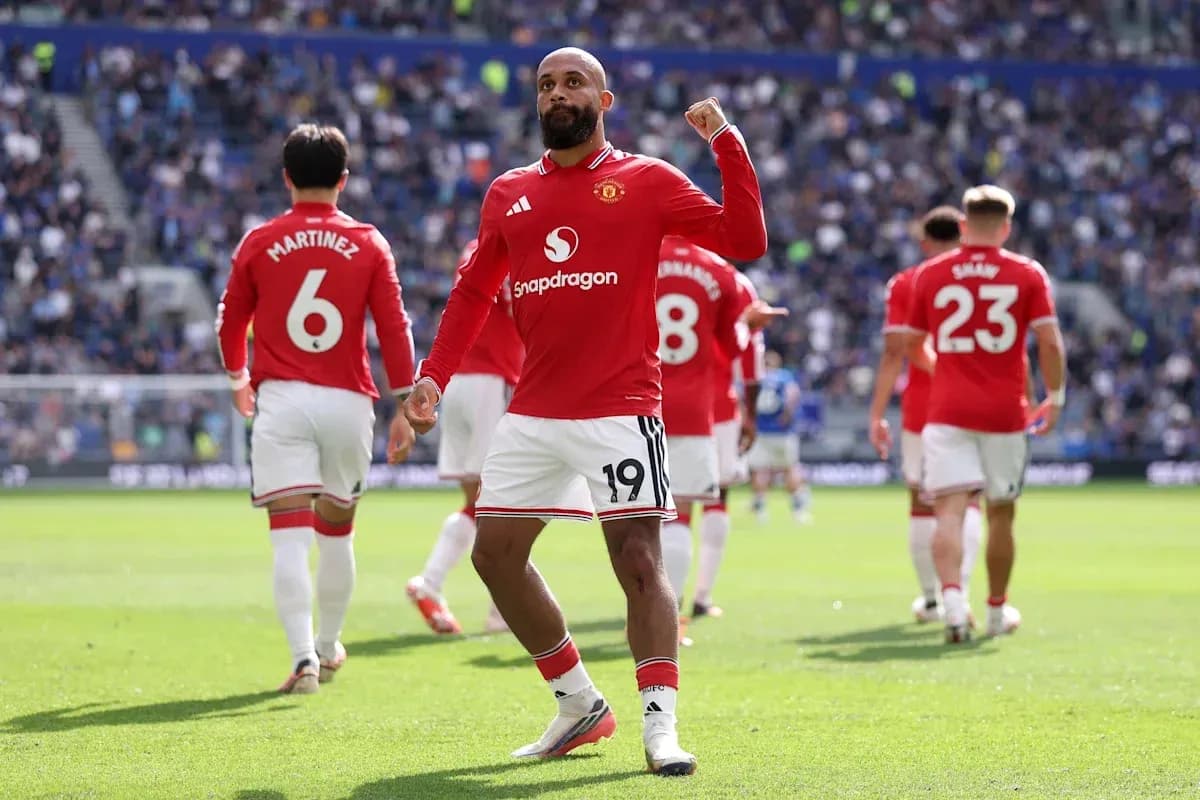 Jugador de Manchester United celebrando en el campo