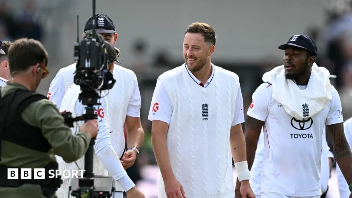 Jugadores de críquet de Inglaterra caminando juntos