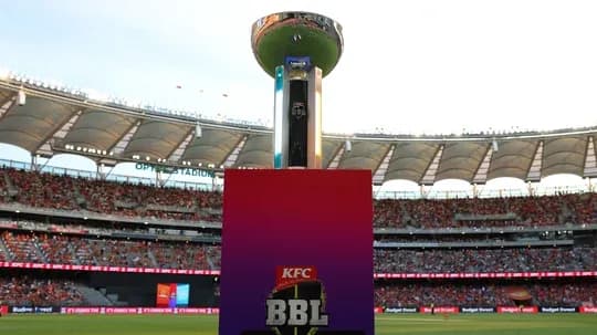 Trofeo de la BBL en el estadio lleno
