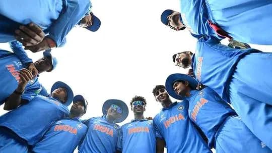 Jugadores de cricket de India en círculo antes del partido