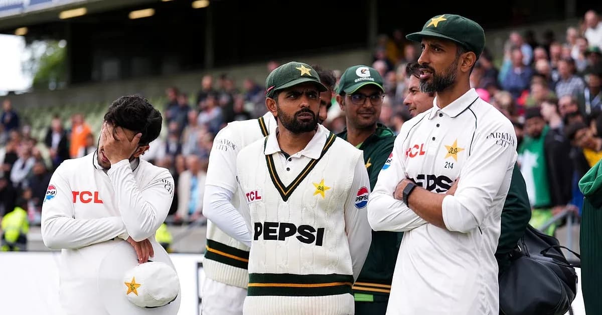 Jugadores de Pakistán en el campo durante el partido