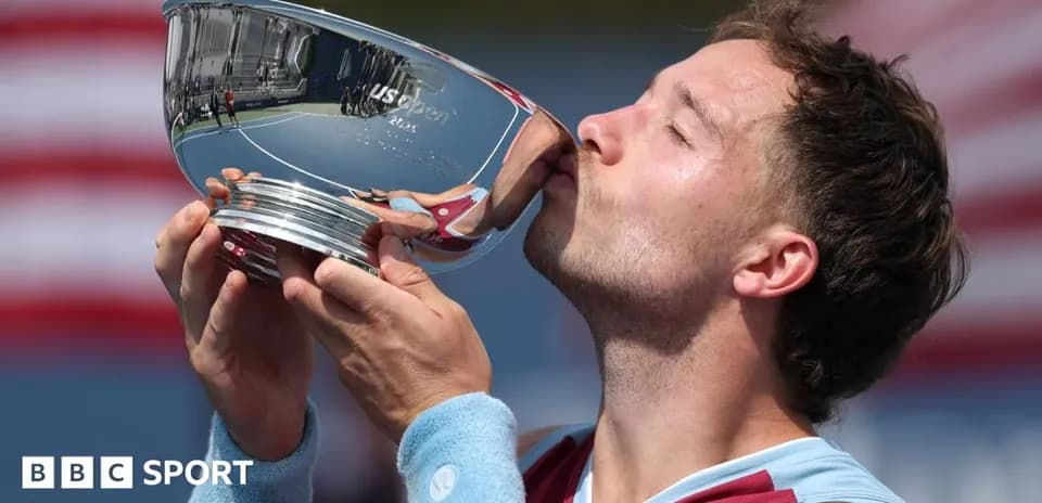 Jugador besando el trofeo del US Open